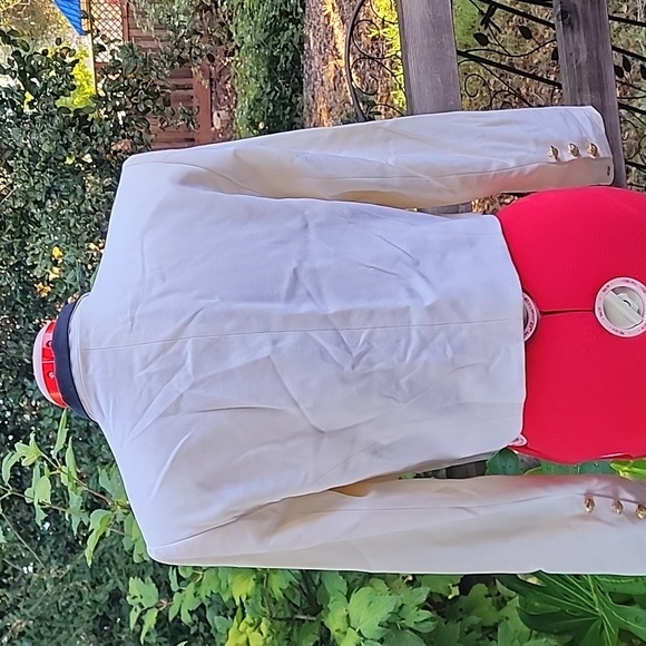 Cache Cream and Black Blazer - Picture 5 of 7